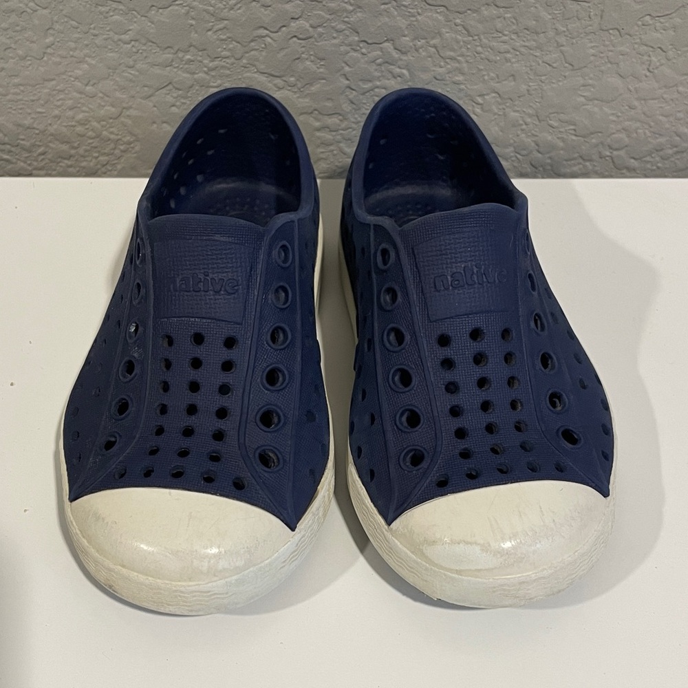 Native Kids Water Shoes in Dark Blue and White
